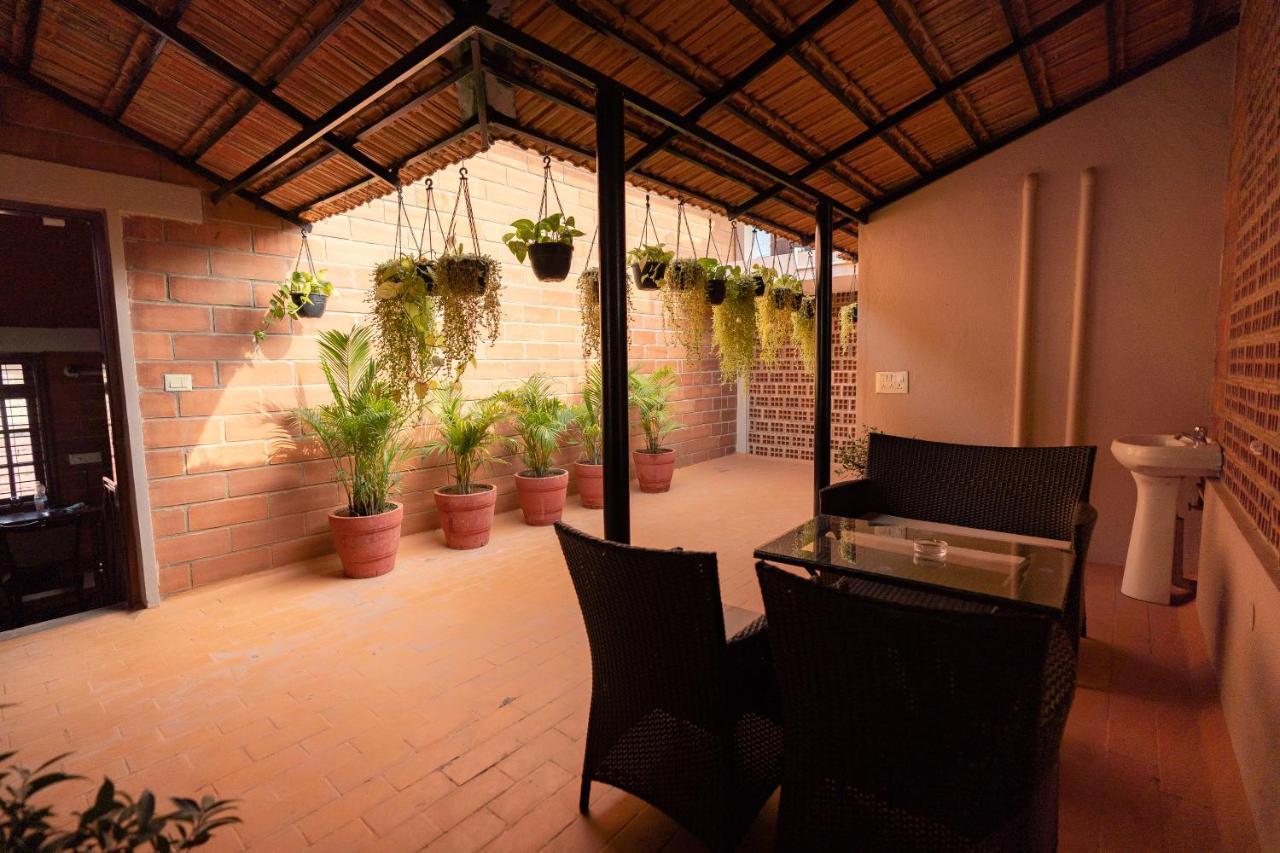 Luho Stone House Bed and Breakfast Bangalore Eksteriør billede