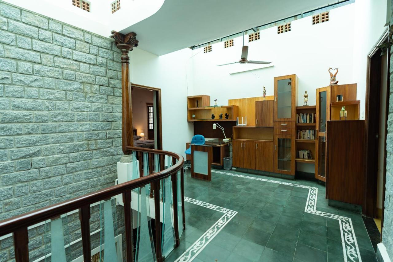 Luho Stone House Bed and Breakfast Bangalore Eksteriør billede